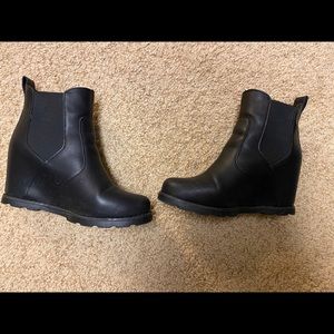 Ankle wedge boots